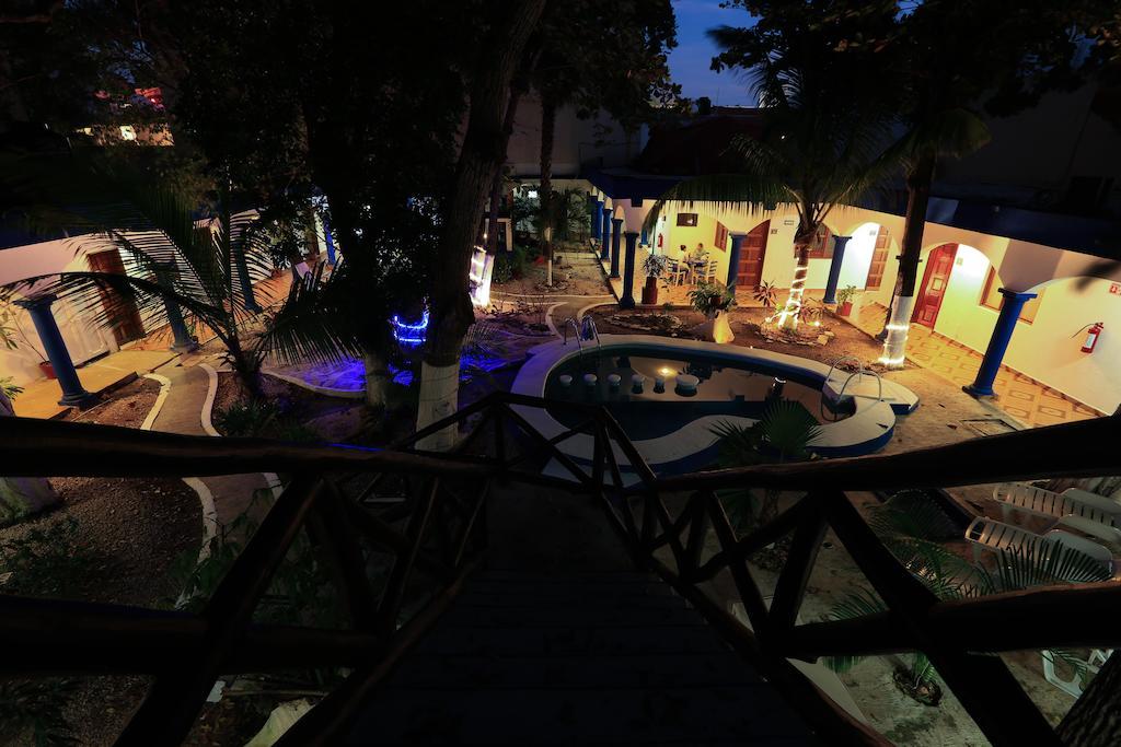 Hotel Azul By Encanto Плая дел Кармен Екстериор снимка