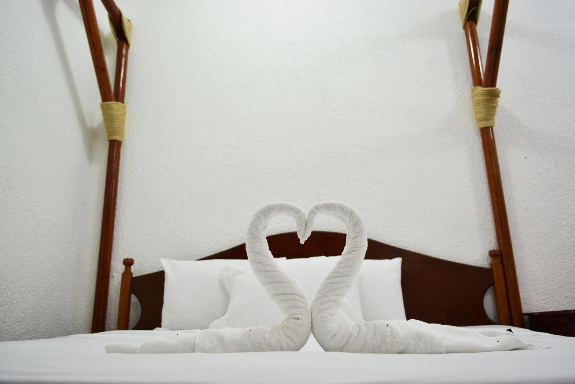 Hotel Azul By Encanto Плая дел Кармен Екстериор снимка